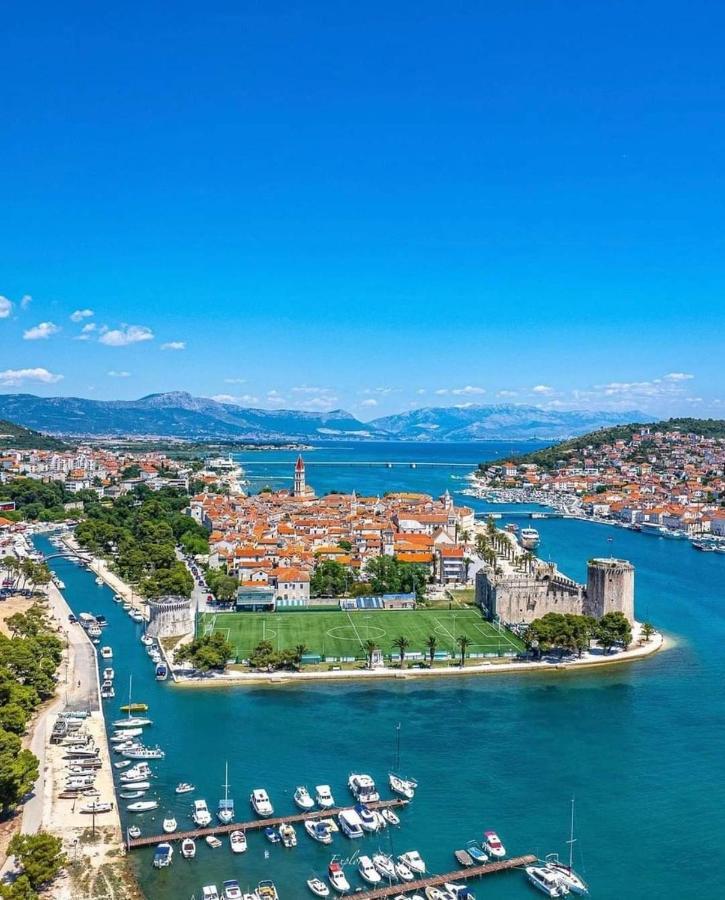 Apartman D&D 2 Trogir Bagian luar foto